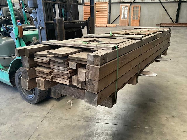 Speeltoestel met glijbaan en schommels 353x390x268 cm - afbeelding 6 van  9