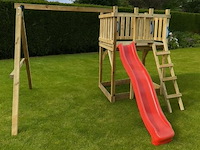 Speeltoren met schuifaf en schommels