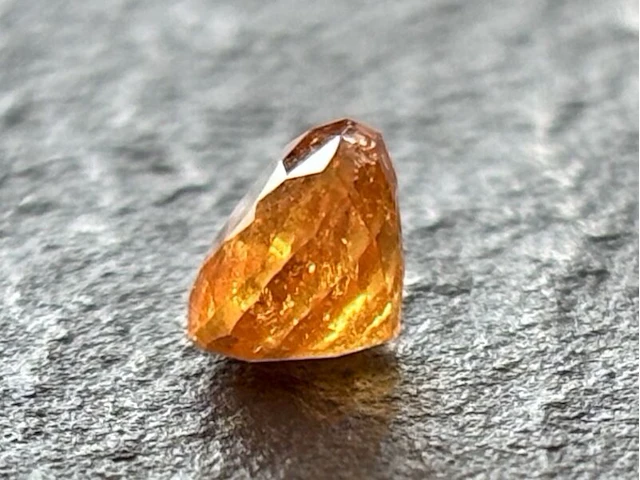 Spessartien - 1.99 carat natuurlijke spessartien - afbeelding 2 van  5