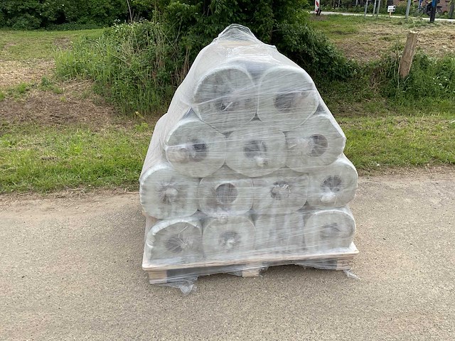 Sphere tex - polyester poedergebonden glasvezelmatten op rol (480 kg) - afbeelding 2 van  4