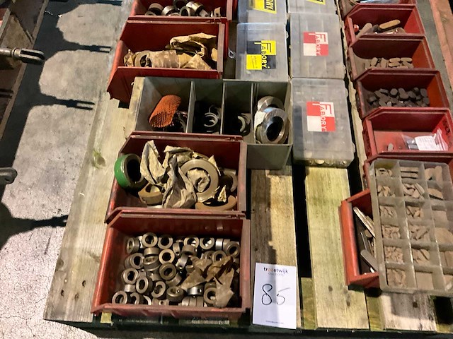 Spieën + paspennen en diverse grijpvoorraad - afbeelding 2 van  6