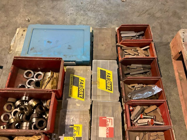 Spieën + paspennen en diverse grijpvoorraad - afbeelding 4 van  6