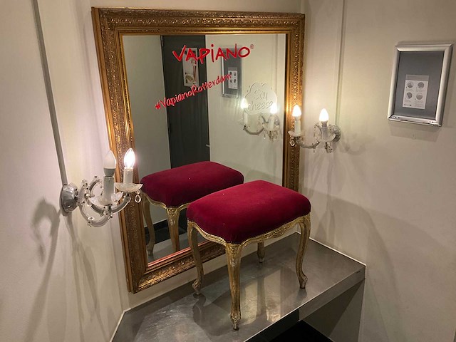 Spiegel en kruk - afbeelding 1 van  3