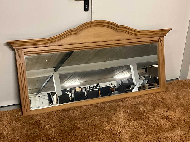 Spiegel in houten frame - afbeelding 1 van  6