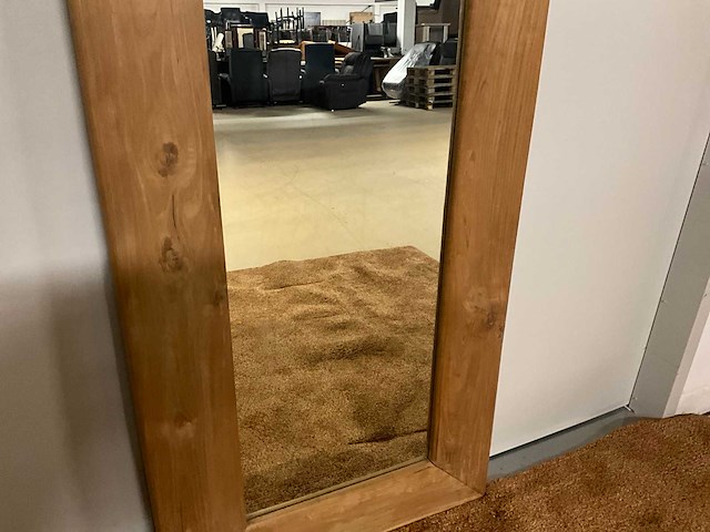 Spiegel in houten frame - afbeelding 6 van  7