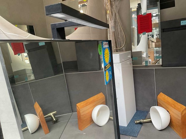 Spiegel met planchet en ledverlichting 100x80cm - afbeelding 4 van  5