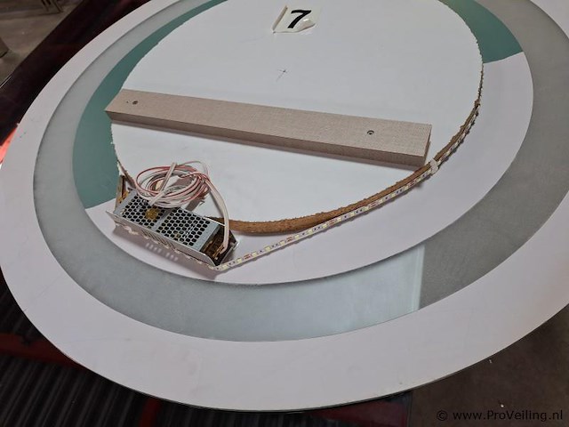 Spiegel met verlichte ring - diameter ca. 90 cm - afbeelding 3 van  3
