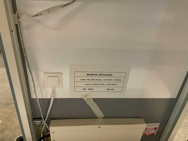 Spiegel met verlichting en anticondens - afbeelding 4 van  4