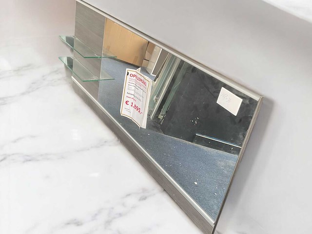 Spiegel met verlichting en glazen planchetten - afbeelding 1 van  4