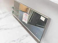 Spiegel met verlichting en glazen planchetten - afbeelding 1 van  4