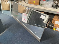 Spiegel met verlichting en glazen planchetten - afbeelding 2 van  4