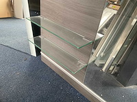 Spiegel met verlichting en glazen planchetten - afbeelding 3 van  4