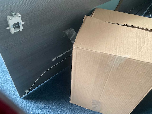 Spiegel met verlichting en glazen planchetten - afbeelding 4 van  4