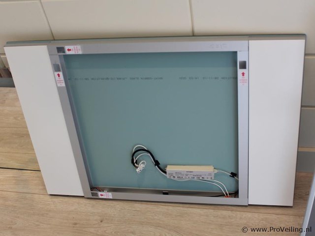 Spiegel met verlichting en verwarming - afbeelding 3 van  3