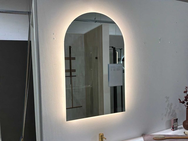 Spiegel met verlichting - afbeelding 3 van  5