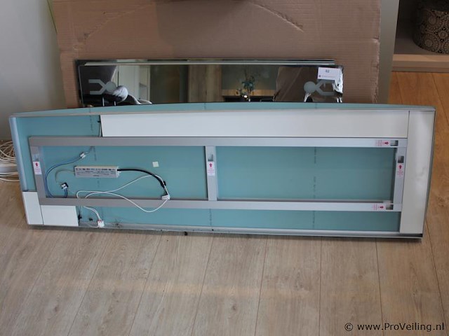 Spiegel met verlichting - afbeelding 3 van  4