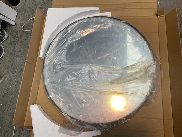 Spiegel met zwarte frame 80cm - afbeelding 2 van  2