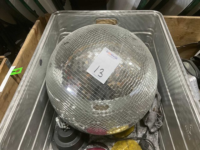 Spiegelbol met motor - afbeelding 1 van  4