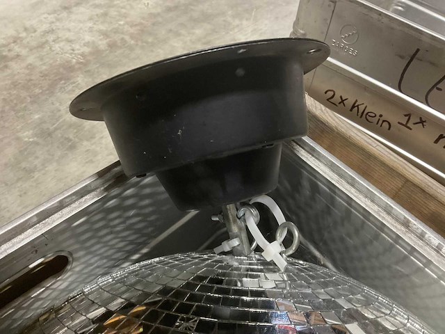 Spiegelbol met motor - afbeelding 3 van  4