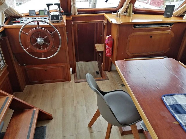 Spiegelgat - kotter - motorjacht - afbeelding 7 van  63