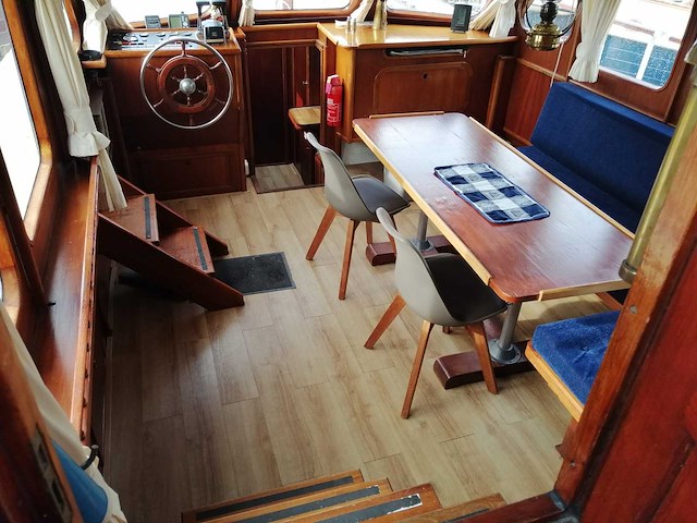 Spiegelgat - kotter - motorjacht - afbeelding 31 van  63