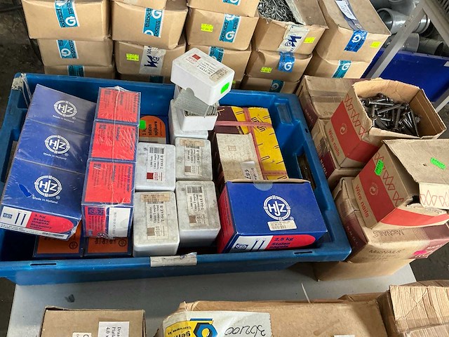 Spijkers, nagels & nieten - afbeelding 1 van  7