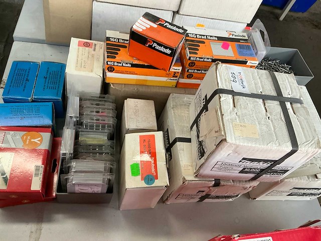 Spijkers, nagels & nieten - afbeelding 1 van  7