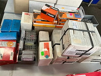 Spijkers, nagels & nieten - afbeelding 1 van  7