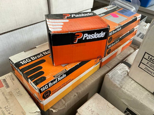 Spijkers, nagels & nieten - afbeelding 3 van  7