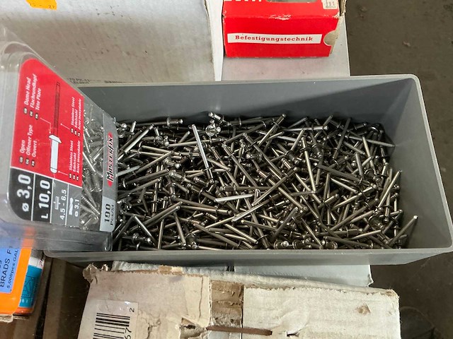 Spijkers, nagels & nieten - afbeelding 6 van  7