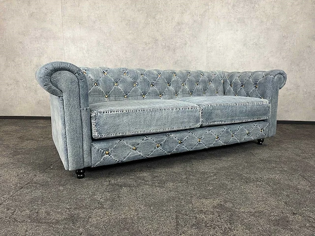 Spijkerstof gecapitonneerde sofa - afbeelding 1 van  9