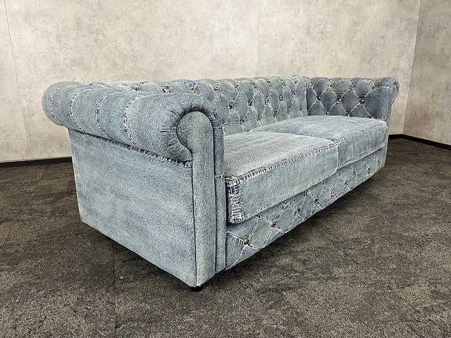 Spijkerstof gecapitonneerde sofa - afbeelding 3 van  9