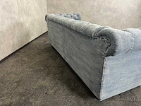 Spijkerstof gecapitonneerde sofa - afbeelding 5 van  9