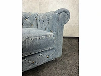 Spijkerstof gecapitonneerde sofa - afbeelding 6 van  9