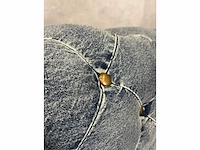 Spijkerstof gecapitonneerde sofa - afbeelding 7 van  8
