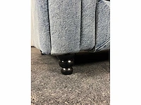 Spijkerstof gecapitonneerde sofa - afbeelding 8 van  8