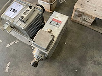 Spindelmotor en oliereservoir met handpomp - afbeelding 2 van  6