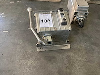 Spindelmotor en oliereservoir met handpomp - afbeelding 6 van  6