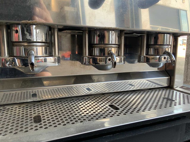 Spinel - tre lux light - italiaanse espresso koffiemachine 3 groepen - afbeelding 6 van  6