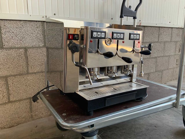 Spinel - tre lux light - italiaanse espresso koffiemachine 3 groepen - afbeelding 5 van  6