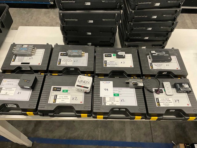 Splitters, switches en divers (16x) - afbeelding 1 van  10