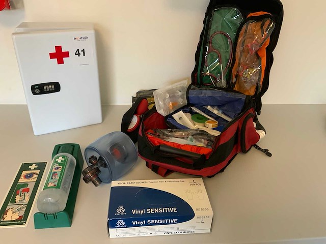 Spoedtas, medicijnkluis en oogdouche - afbeelding 2 van  9