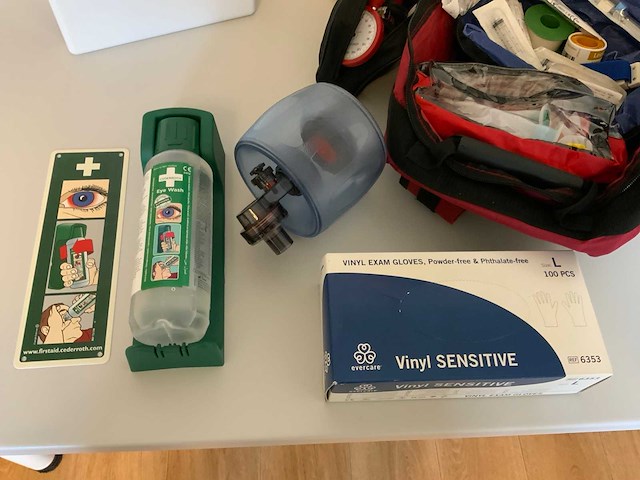 Spoedtas, medicijnkluis en oogdouche - afbeelding 4 van  9