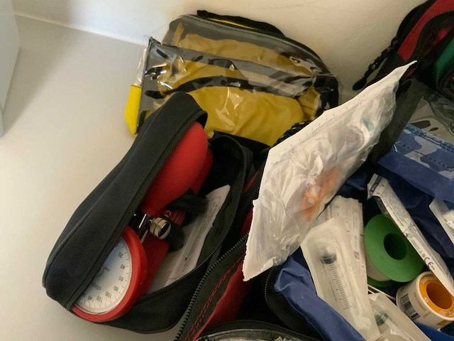 Spoedtas, medicijnkluis en oogdouche - afbeelding 6 van  9