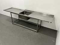 Spoel- en aanvoertafel
