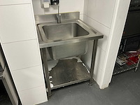 Spoelbak met kraan - afbeelding 1 van  3