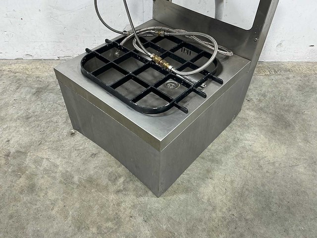 Spoelbak met kraan - afbeelding 3 van  3