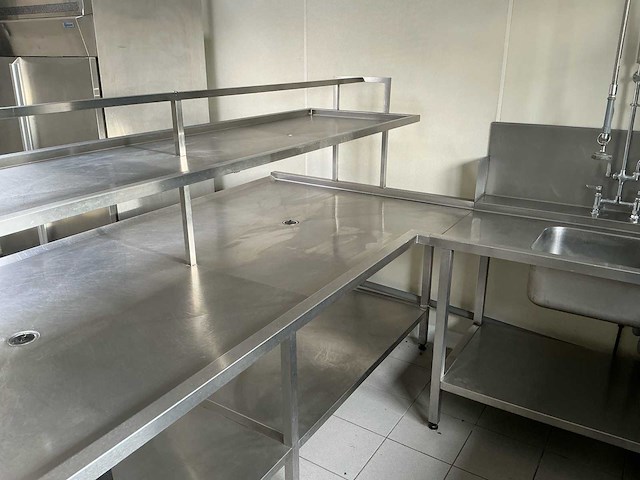 Spoelkeukenopstelling met hobart hx30e doorschuifvaatwasser (kapmodel) - afbeelding 3 van  19