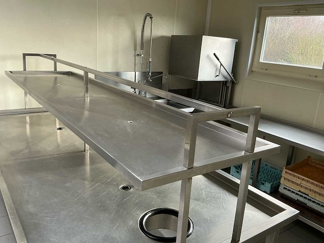 Spoelkeukenopstelling met hobart hx30e doorschuifvaatwasser (kapmodel) - afbeelding 8 van  19