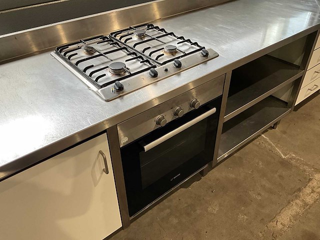 Spoeltafel met gasfornuis en oven - afbeelding 3 van  10